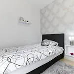 Modern Apartment-close To Main * Каштела