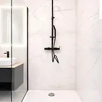 Modern Apartment-close To Main
