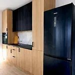 Modern Apartment-close To Main