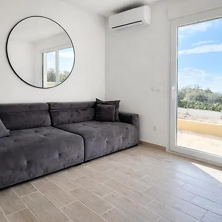 Апартаменты Modern Apartment-close To Main *
