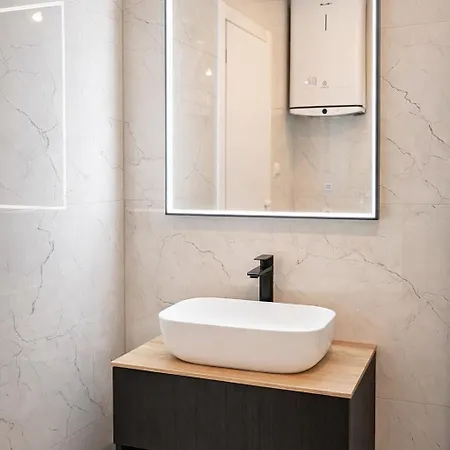 Modern Apartment-close To Main Appartamento *