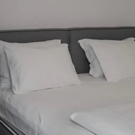 Modern Apartment-close To Main