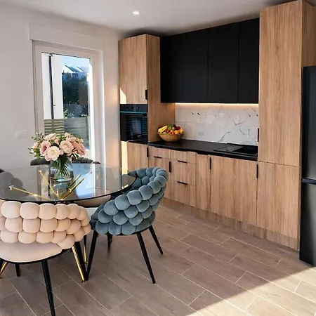 Modern Apartment-close To Main *