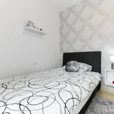 Modern Apartment-close To Main Appartamento *