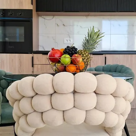 Modern Apartment-close To Main *