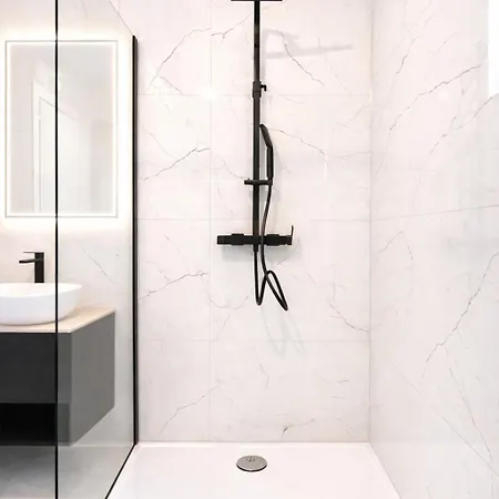 Modern Apartment-close To Main