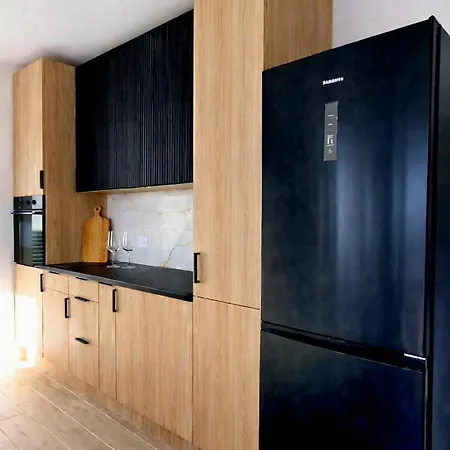 Modern Apartment-close To Main