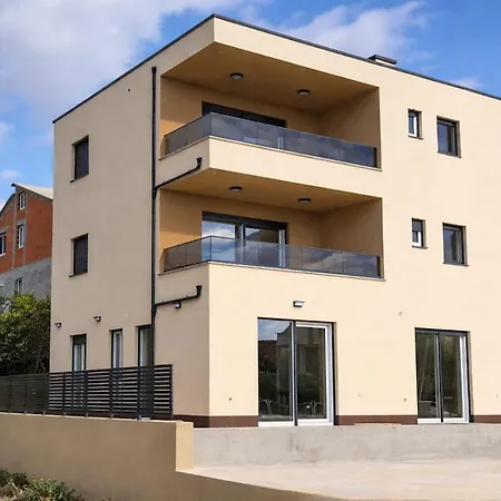 Modern Apartment-close To Main *