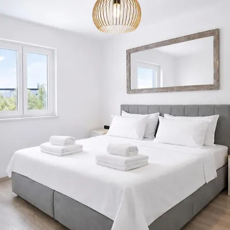 Modern Apartment-close To Main
