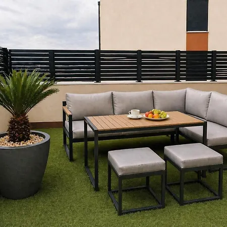 Modern Apartment-close To Main *