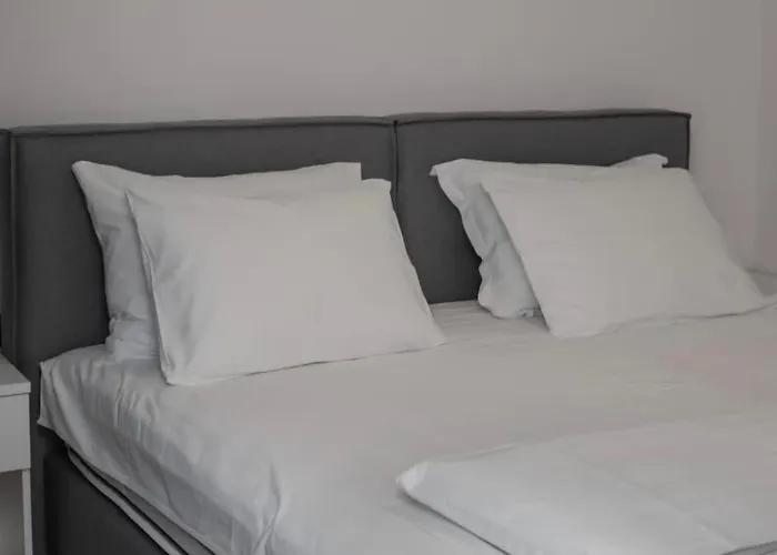 Modern Apartment-close To Main