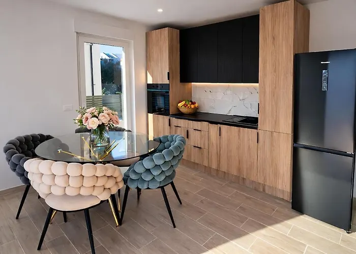 Modern Apartment-close To Main *